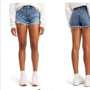 Levi’s jean shorts in “Athens”